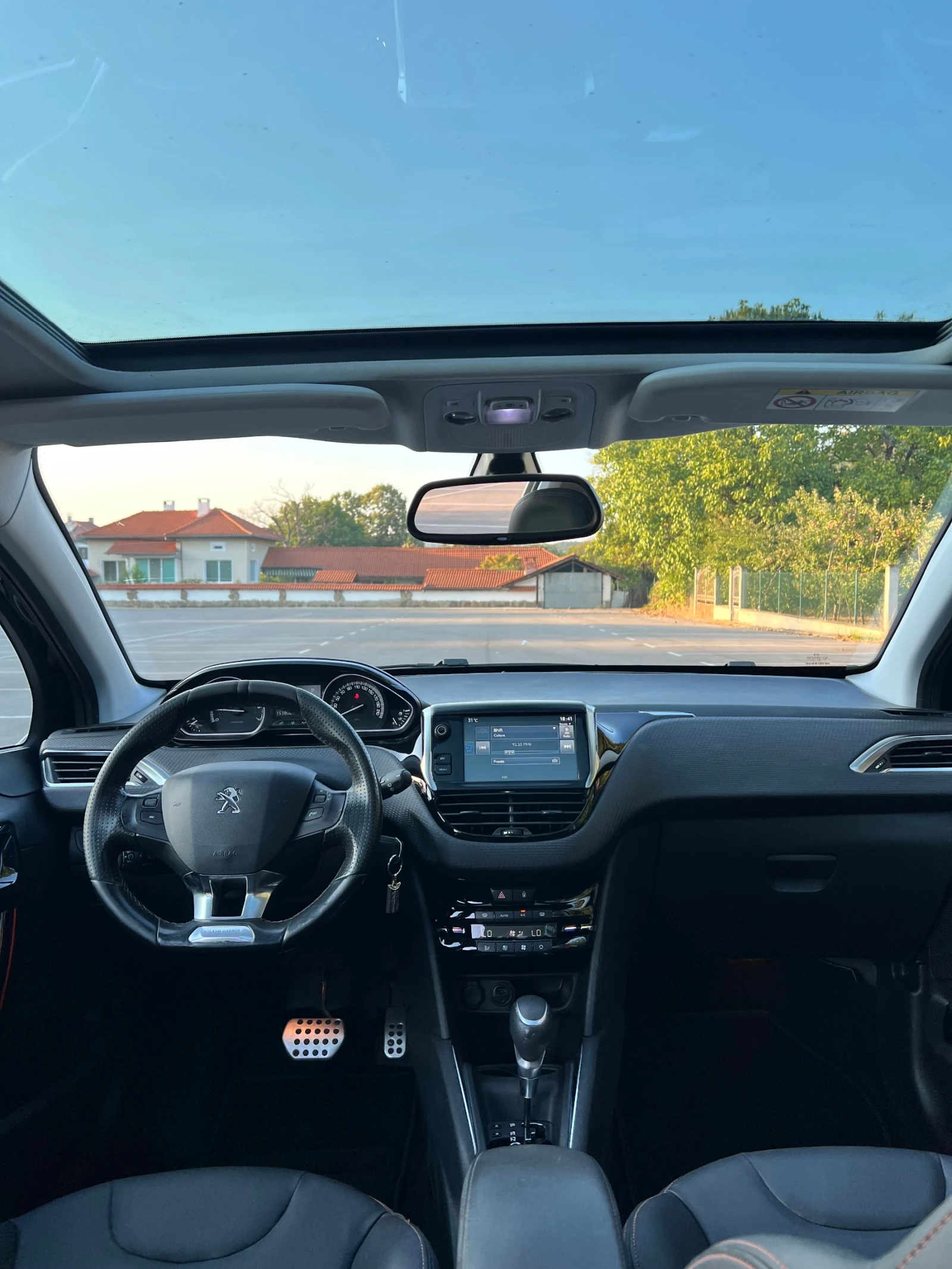 Peugeot 208 Pano Avtomat, снимка 14 - Автомобили и джипове - 56185992