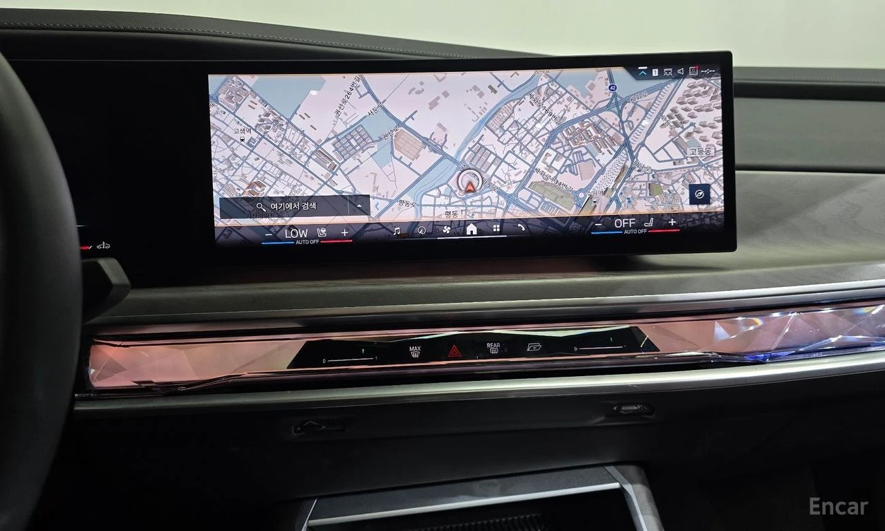BMW 740 BOWER* WILKINS* ОБДУХВАНЕ* ДИСТРОНИК* ХЕДЪП* 360КА, снимка 7 - Автомобили и джипове - 56300921