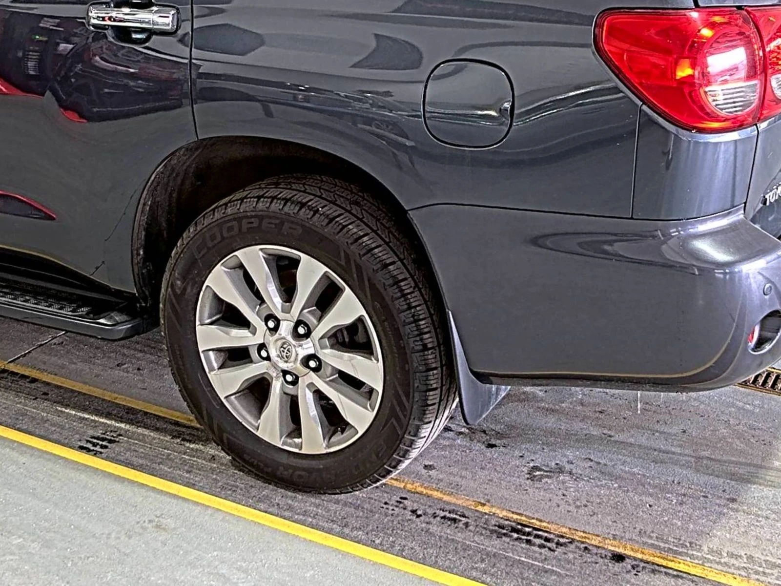 Toyota Sequoia 5.7L перфектен за газ* JBL* ОТ ШОУРУМ - изображение 9