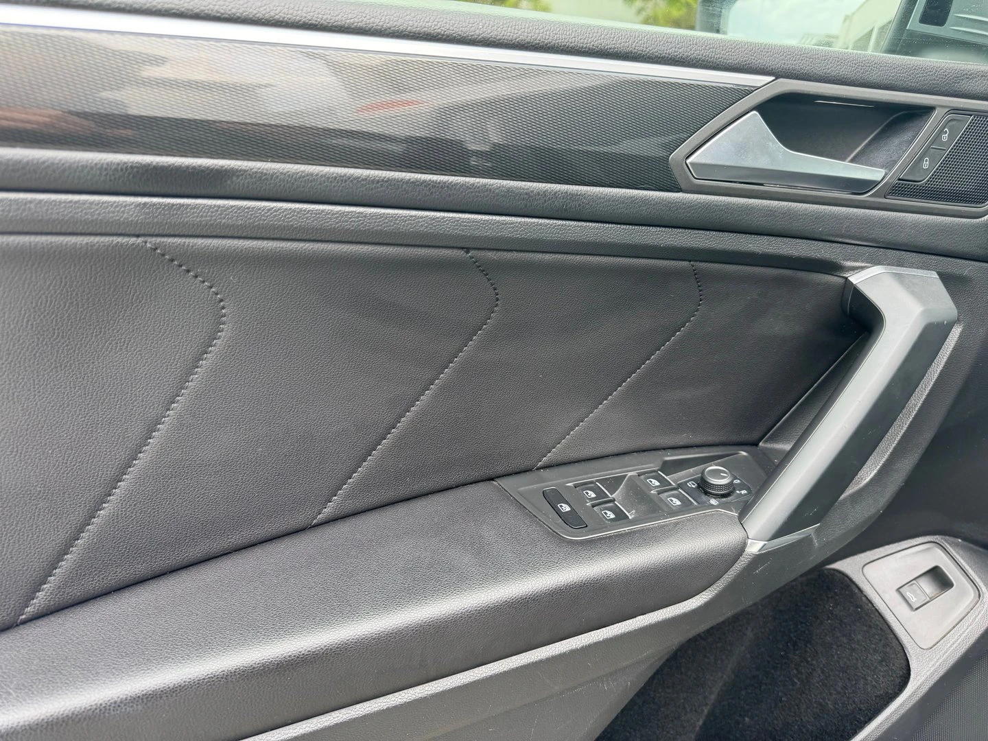 VW Tiguan LWB Highline 2.0TDI 4MOTION BMT - изображение 6