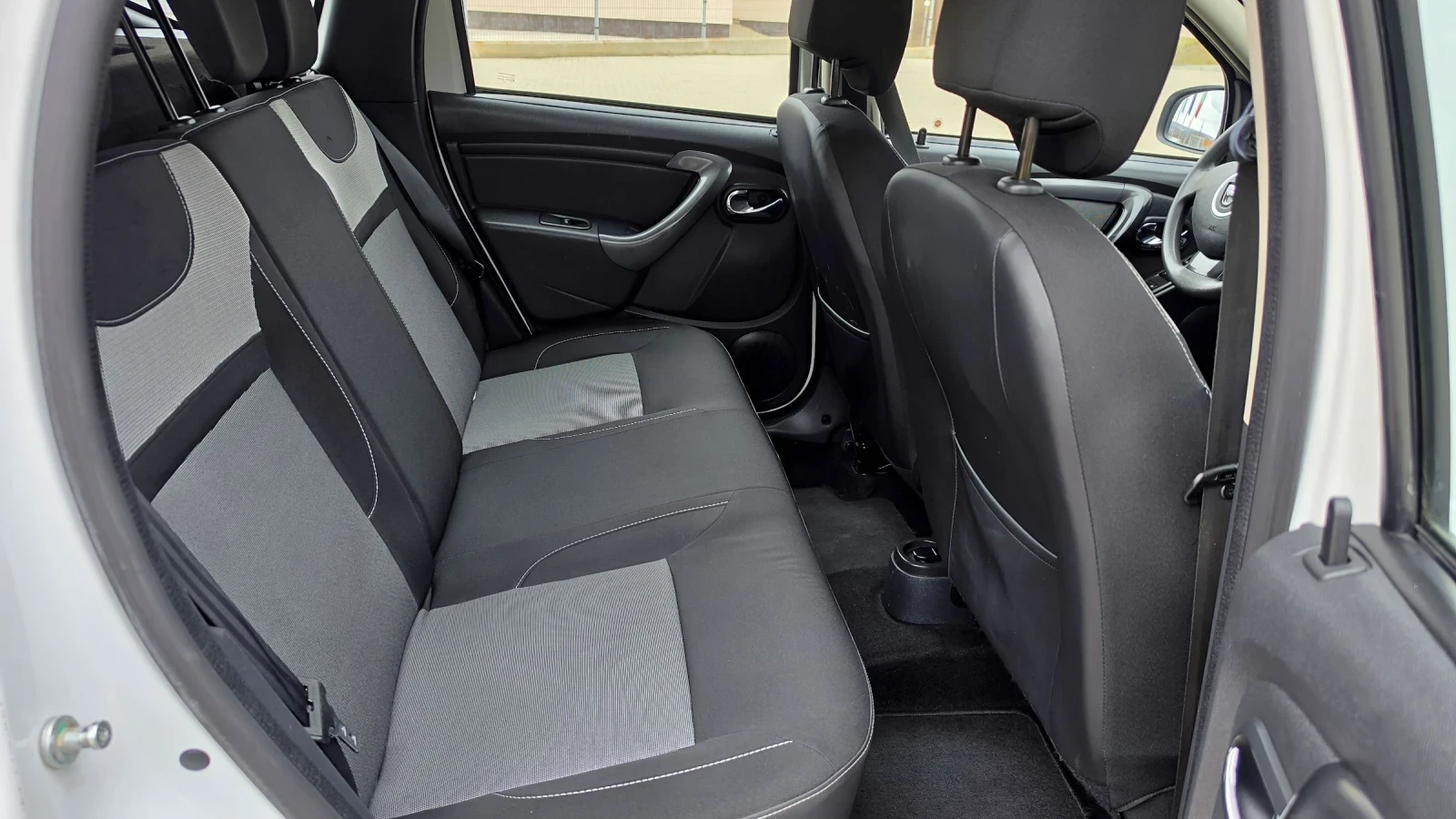 Dacia Duster 1, 5 DCI 4X4, снимка 12 - Автомобили и джипове - 53888589