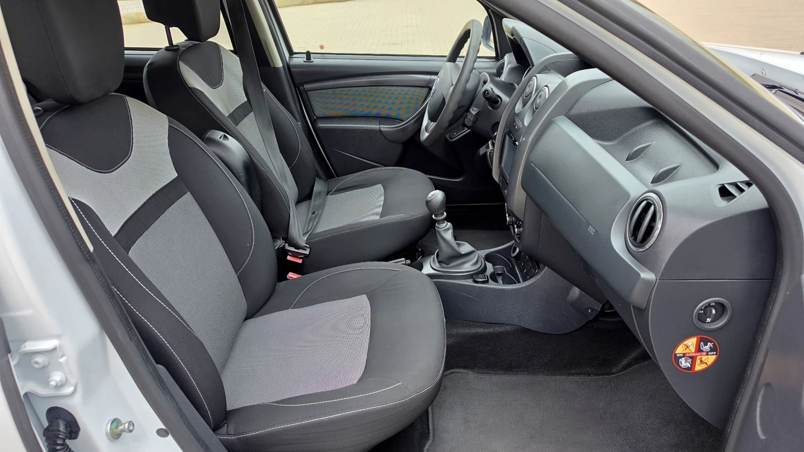 Dacia Duster 1, 5 DCI 4X4, снимка 10 - Автомобили и джипове - 53888589