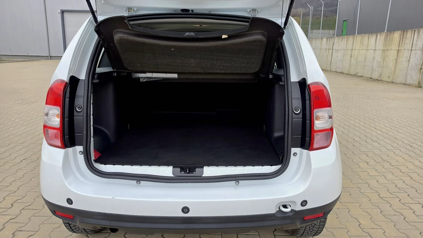 Dacia Duster 1, 5 DCI 4X4, снимка 13 - Автомобили и джипове - 53888589