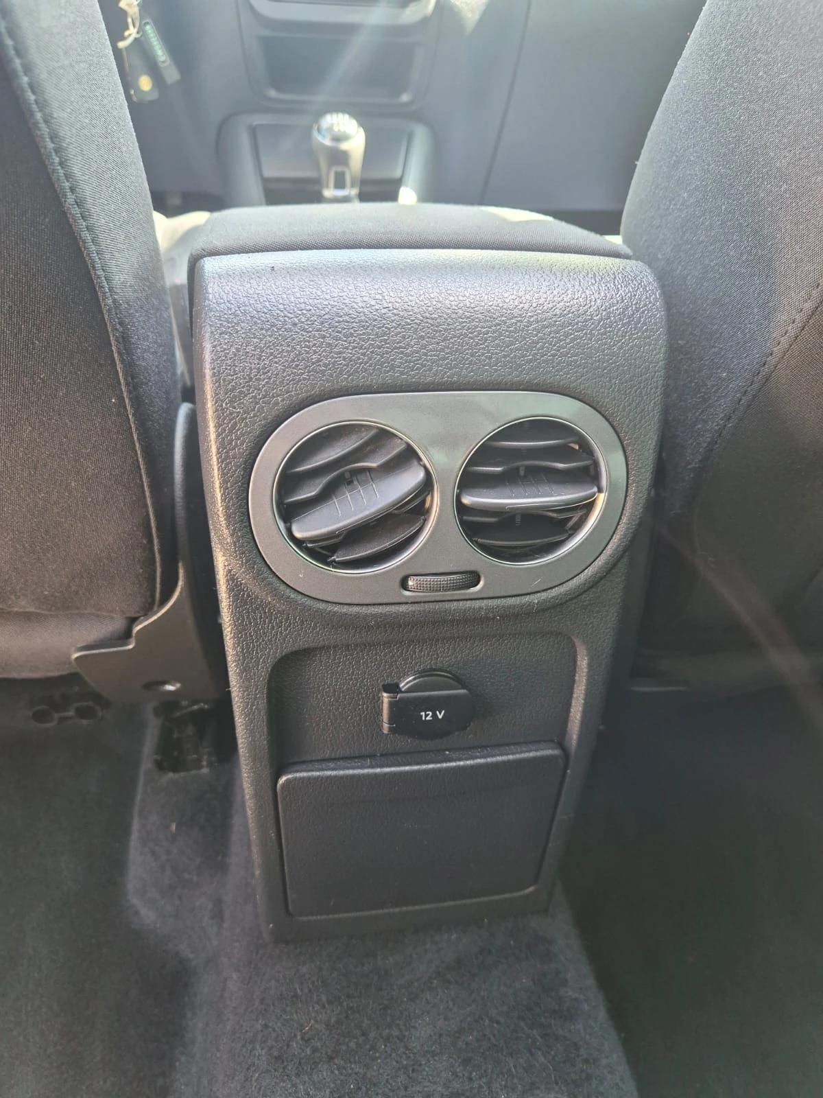 VW Tiguan 2.0 TDI BLUE MOTION/CAM., снимка 9 - Автомобили и джипове - 54945912