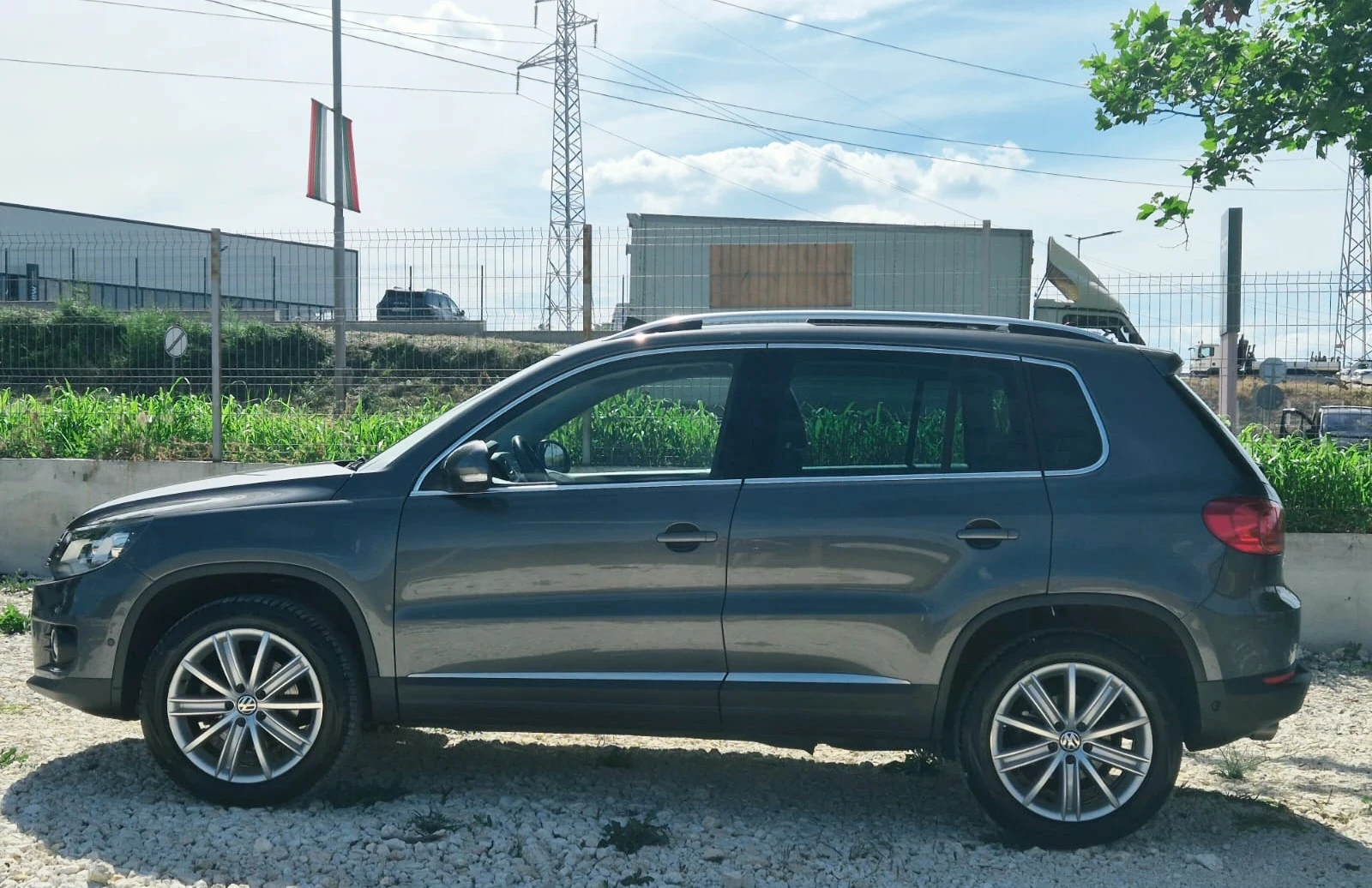 VW Tiguan 2.0 TDI BLUE MOTION/CAM., снимка 4 - Автомобили и джипове - 54945912