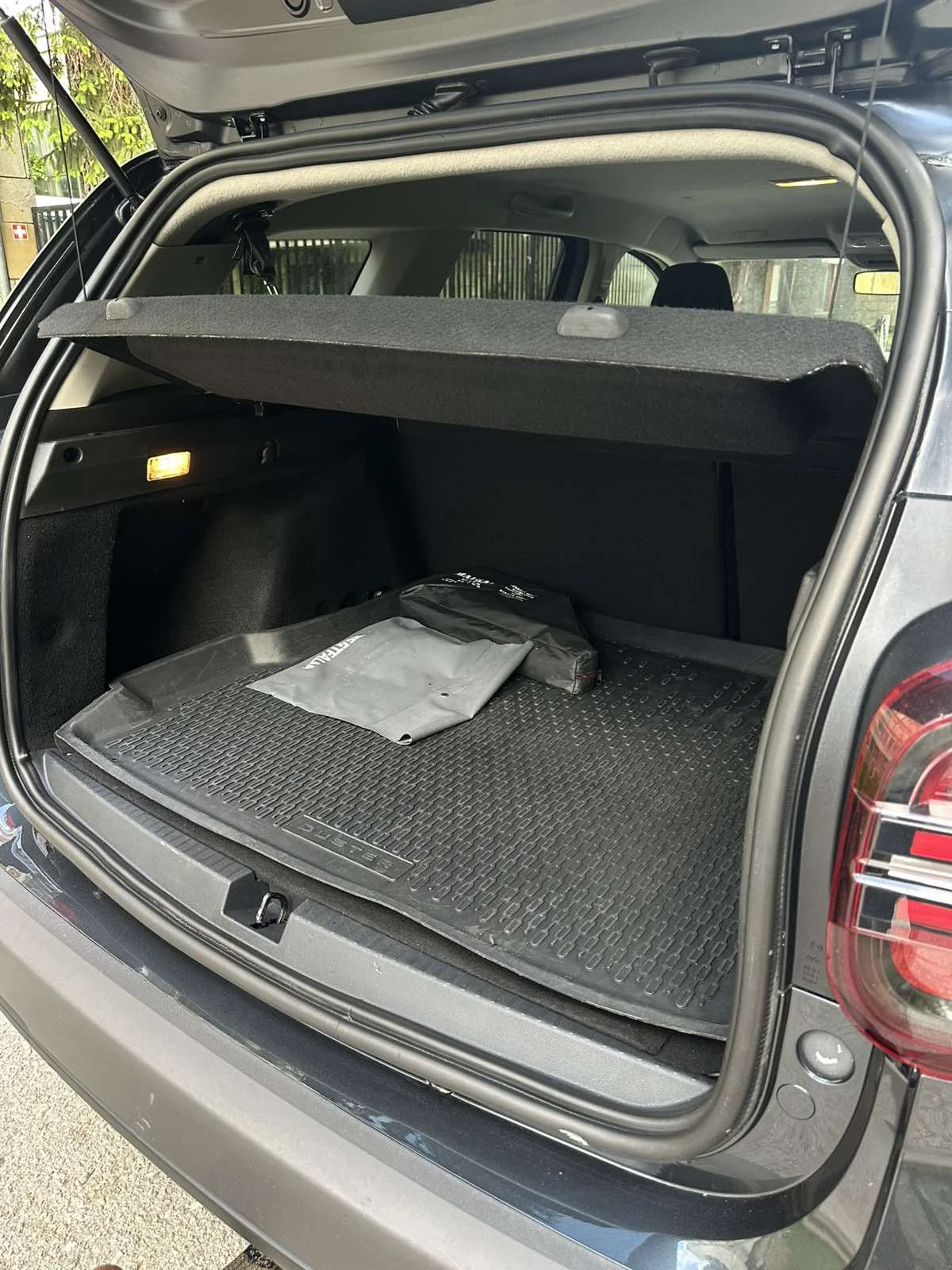 Dacia Duster 1.5dCi* 4x4* NAVI, снимка 7 - Автомобили и джипове - 54991910