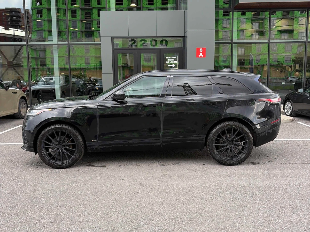 Land Rover Range Rover Velar * R Dynamic S * CARFAX * ЦЕНА ДО БГ, снимка 4 - Автомобили и джипове - 55804393