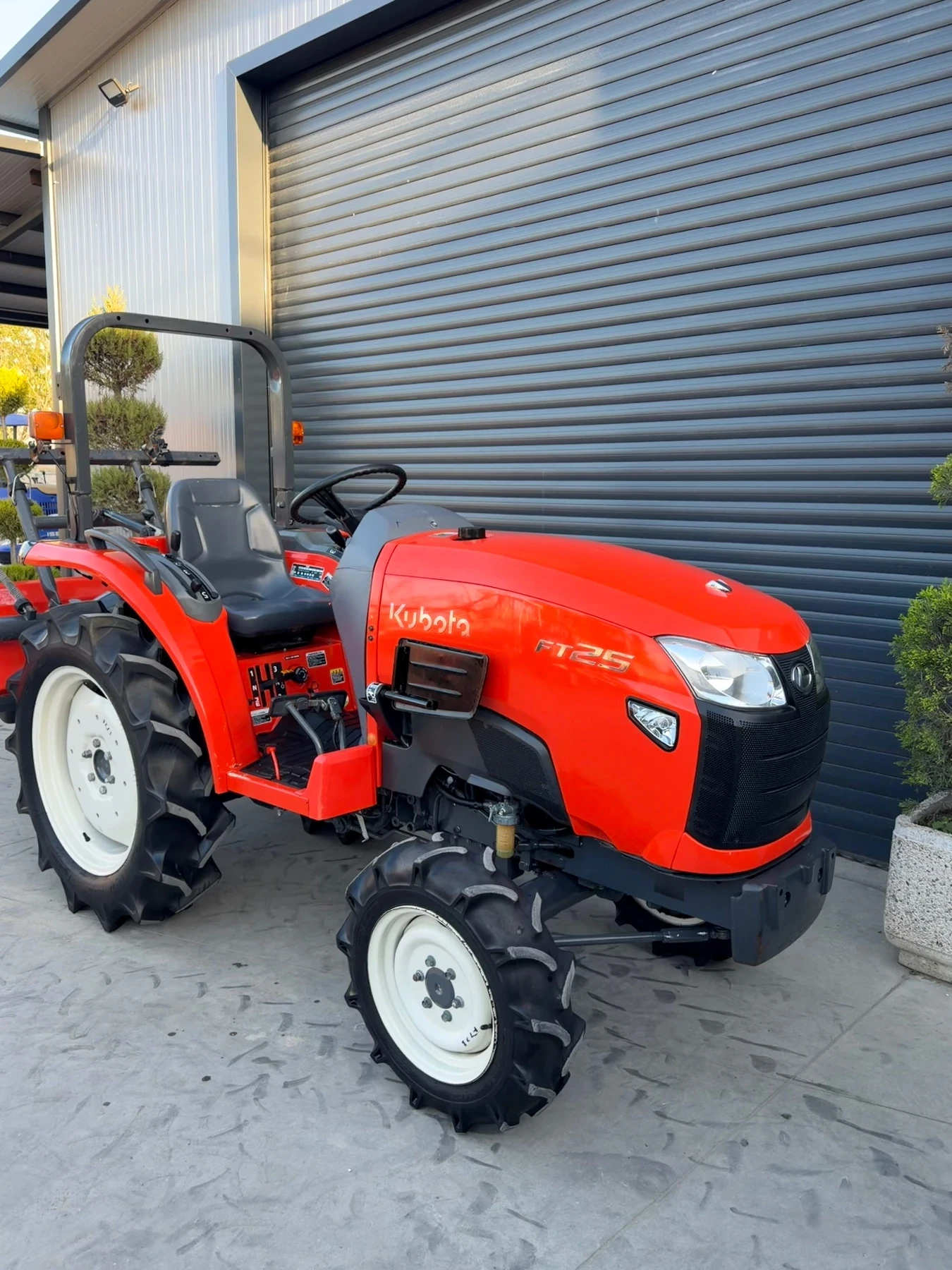 Трактор Kubota FT25 НЕРАЗЛИЧИМ ОТ НОВ, снимка 5 - Селскостопанска техника - 54431395