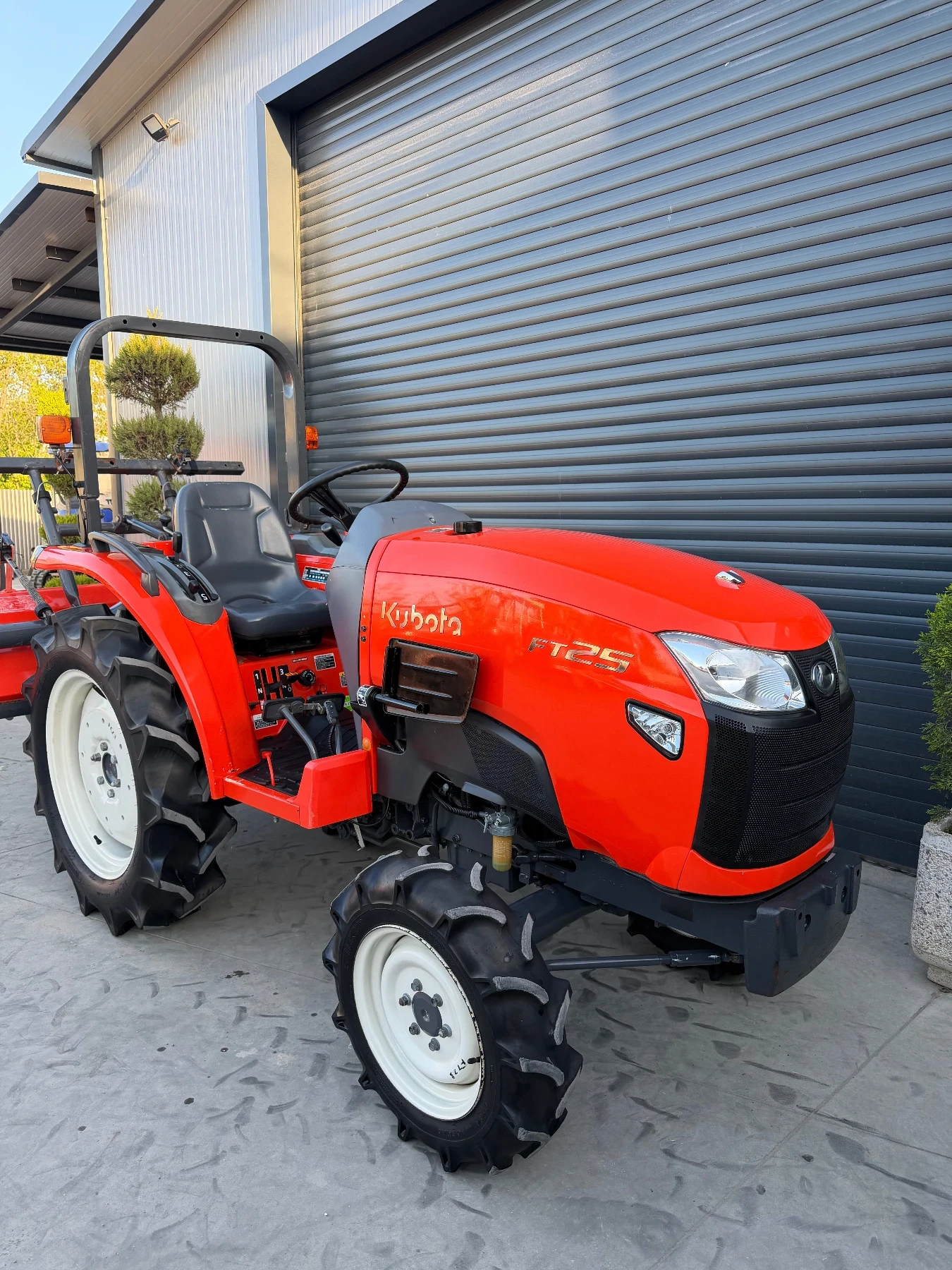 Трактор Kubota FT25 НЕРАЗЛИЧИМ ОТ НОВ, снимка 4 - Селскостопанска техника - 54431395