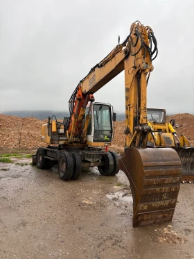     Liebherr A900B
