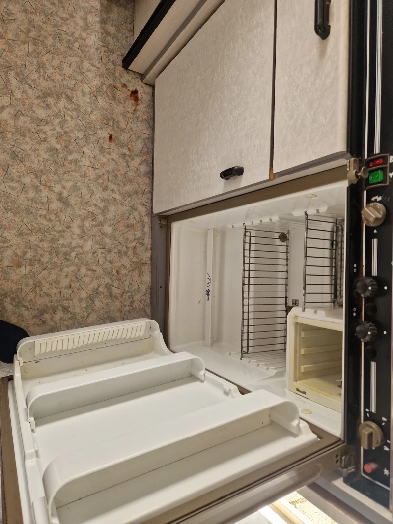 Каравана Burstner, снимка 17 - Каравани и кемпери - 52667981