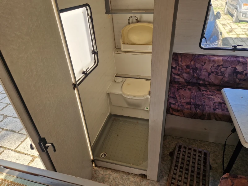 Каравана Burstner, снимка 13 - Каравани и кемпери - 52667981