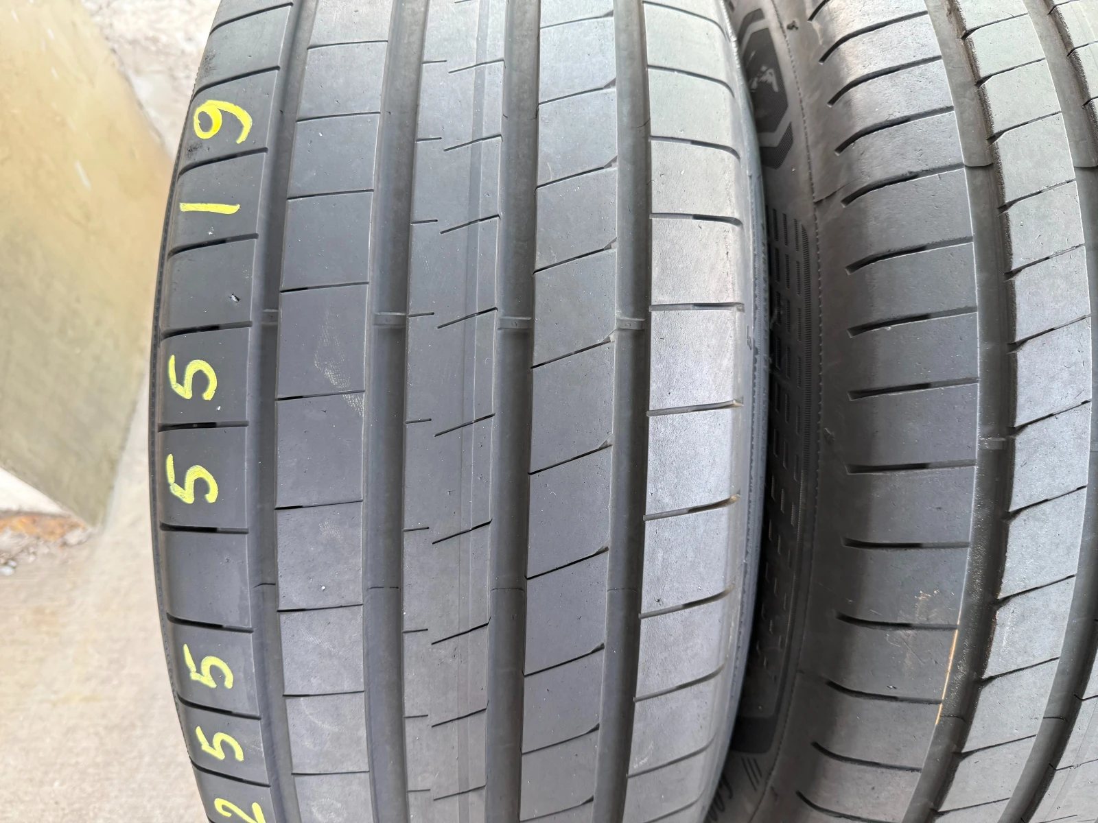 Гуми Летни 255/55R19, снимка 4 - Гуми и джанти - 54994854