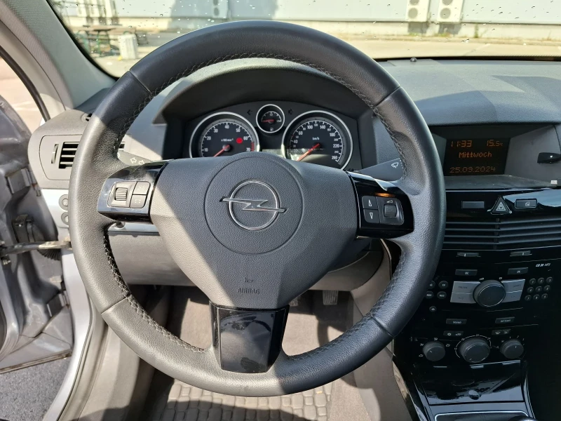 Opel Astra 1.6 Turbo , снимка 11 - Автомобили и джипове - 47361399