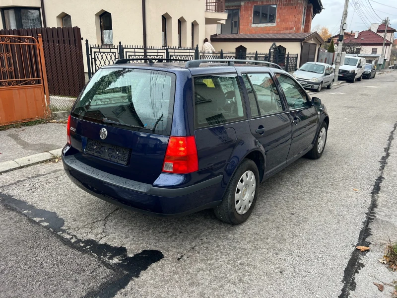 VW Golf Комби 1.6i, снимка 3 - Автомобили и джипове - 52588071