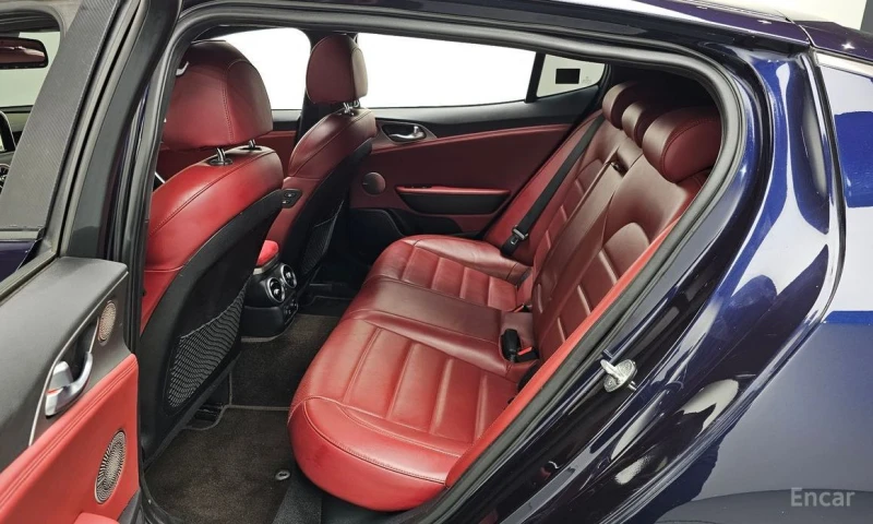 Kia Stinger, снимка 12 - Автомобили и джипове - 53304527