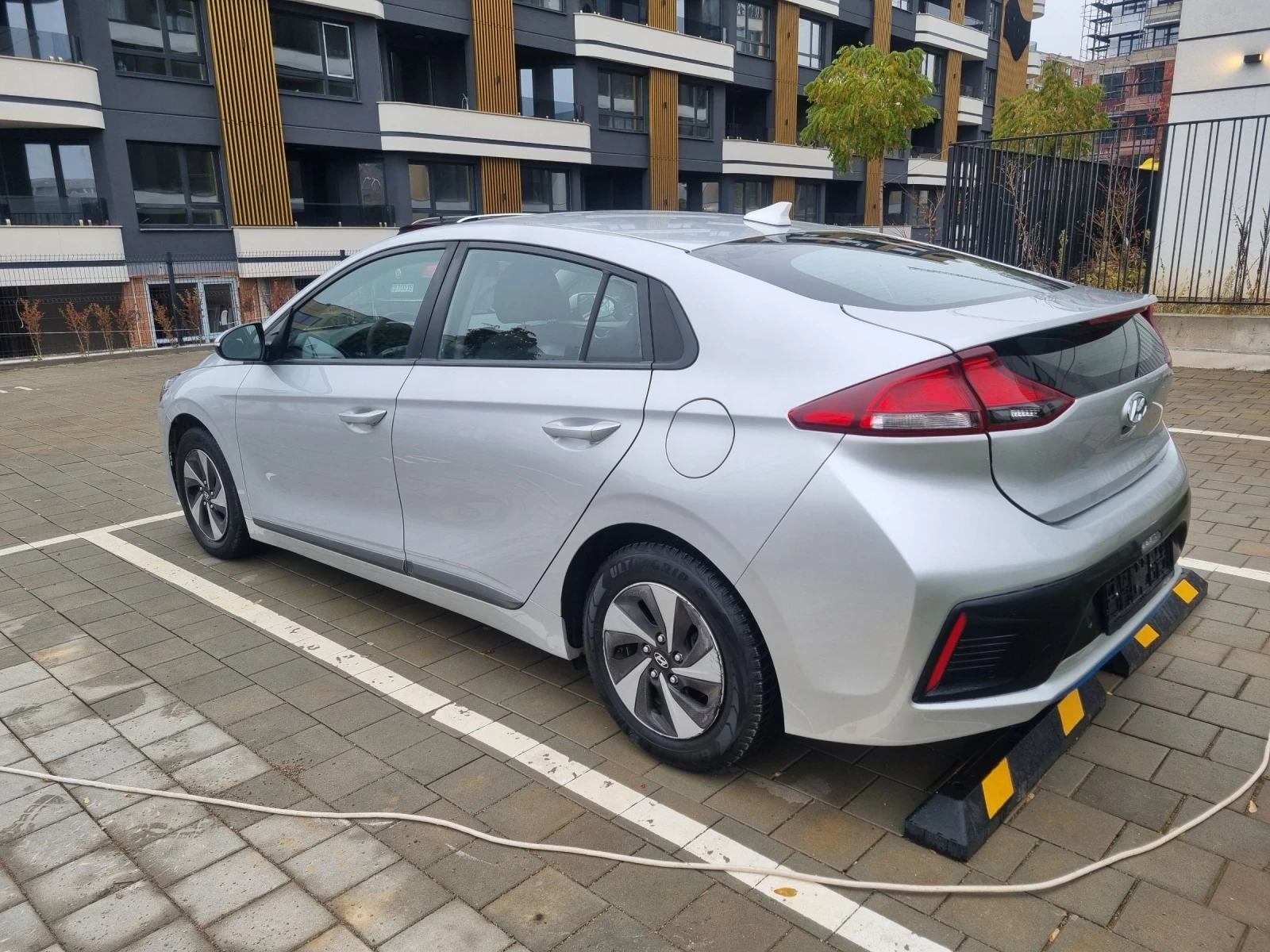 Hyundai Ioniq Full hybrid - изображение 2