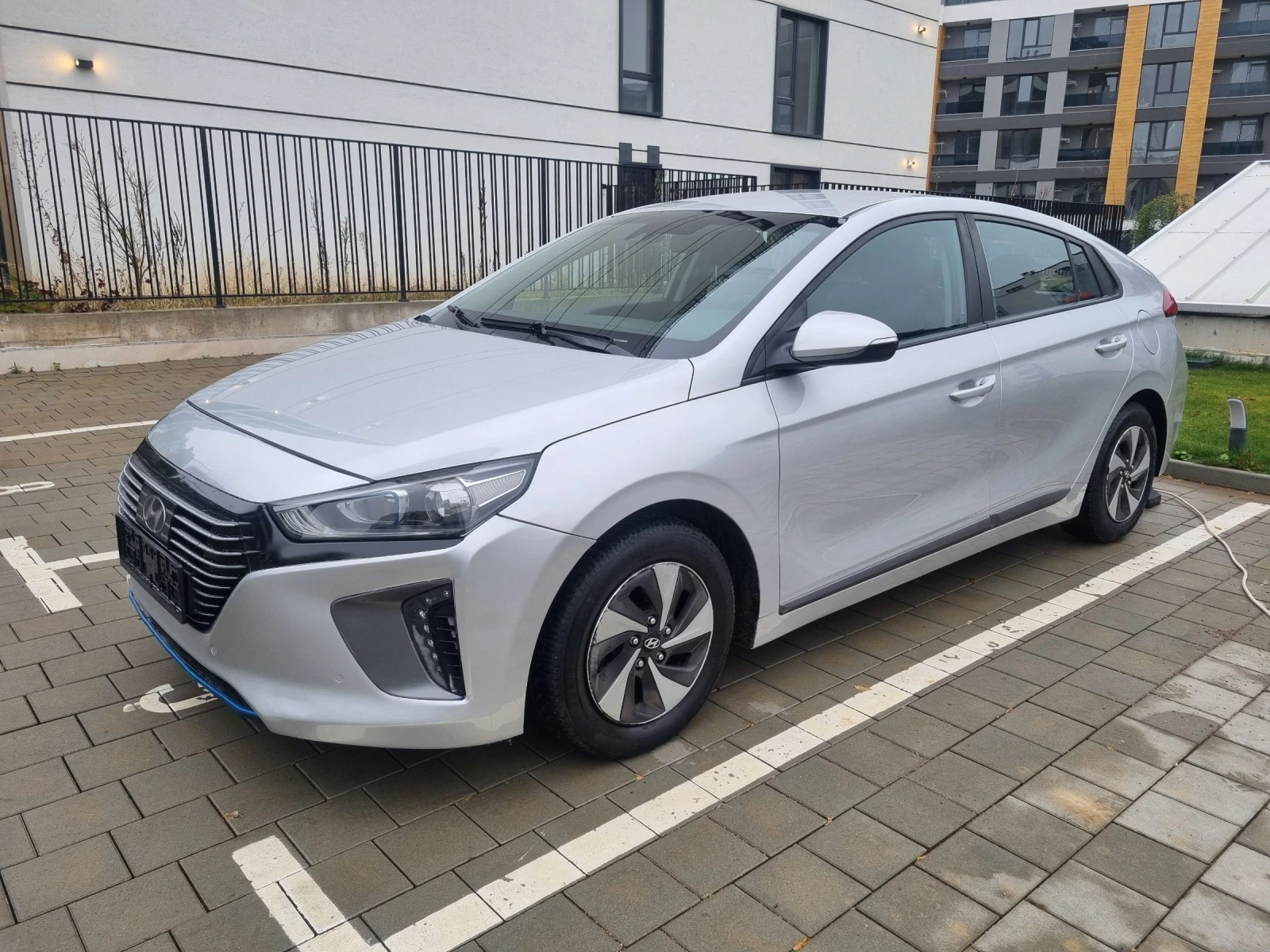 Hyundai Ioniq Full hybrid - изображение 3