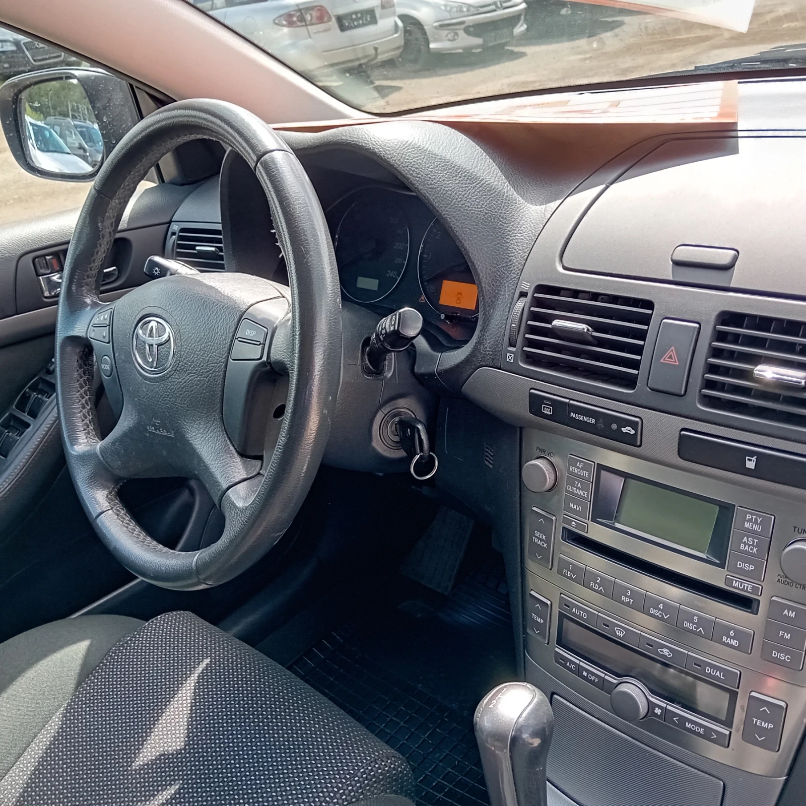 Toyota Avensis 1.8 Face-lift  - изображение 7