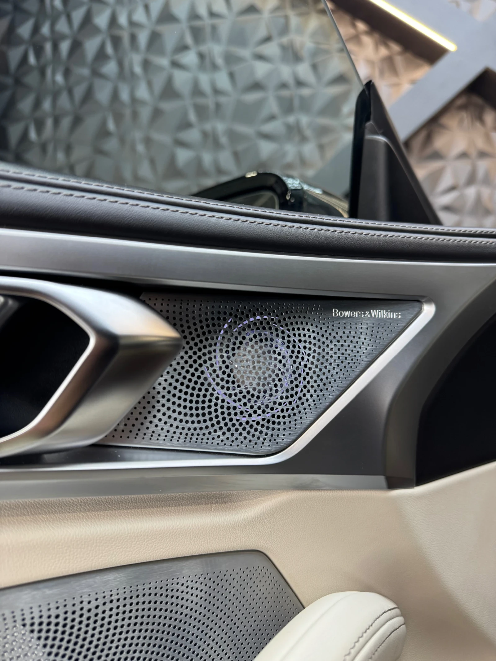 BMW 850 i xDrive* FULL* SWAROVSKI* HEAD UP* BOWERS & W *  | Mobile.bg   13