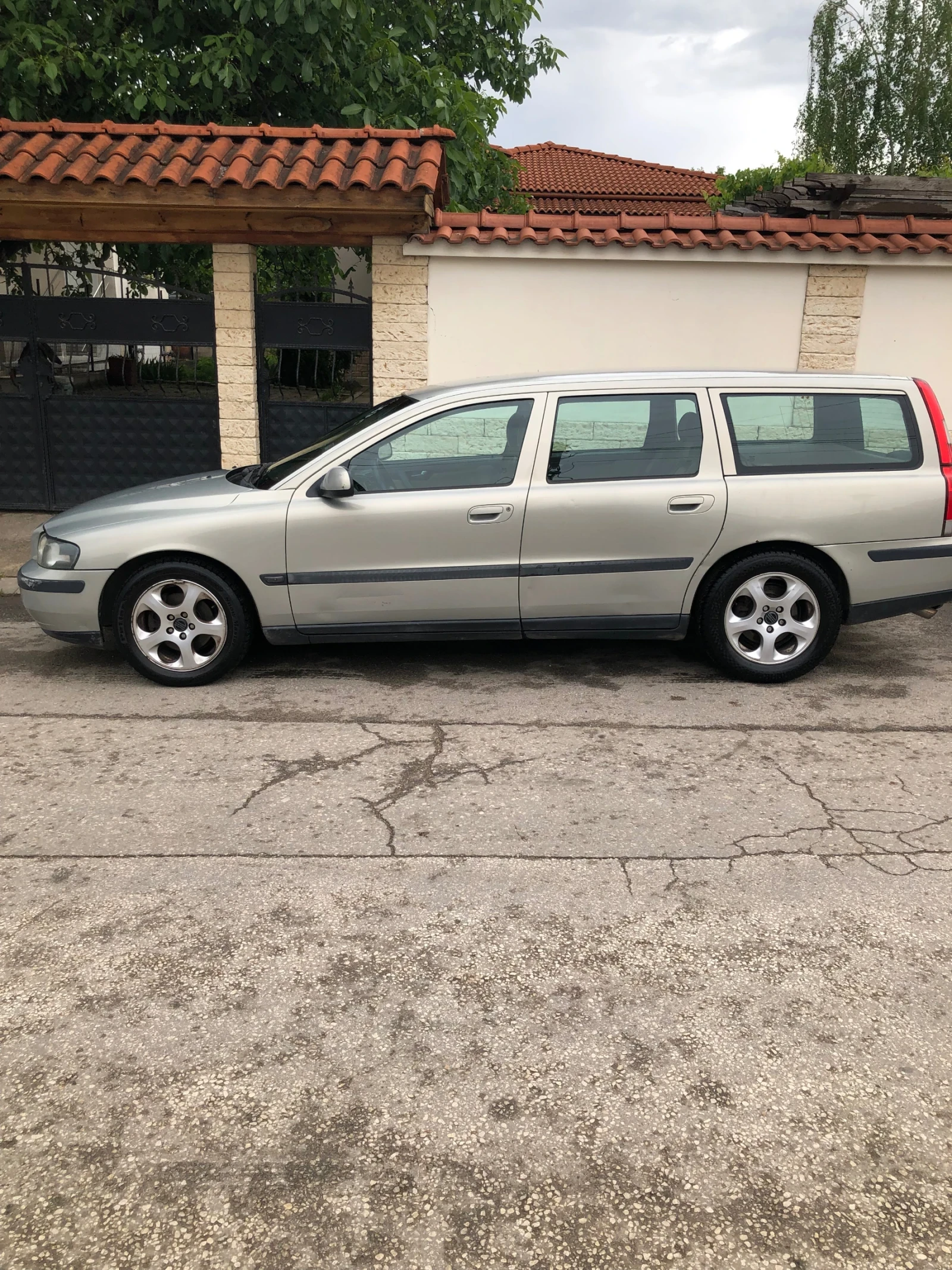 Volvo V70 2.4D5 - изображение 3