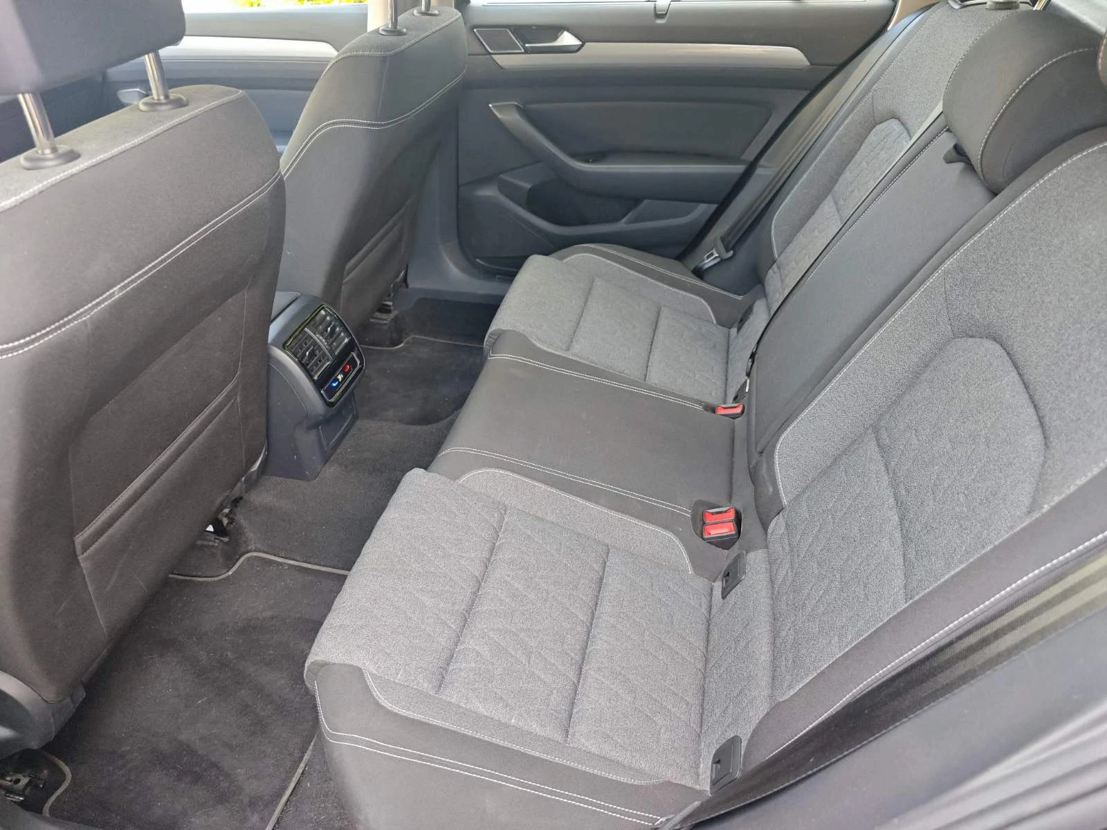 VW Passat 2022фейслифт 2.0tdi DSG7 обслужен, снимка 11 - Автомобили и джипове - 54366392