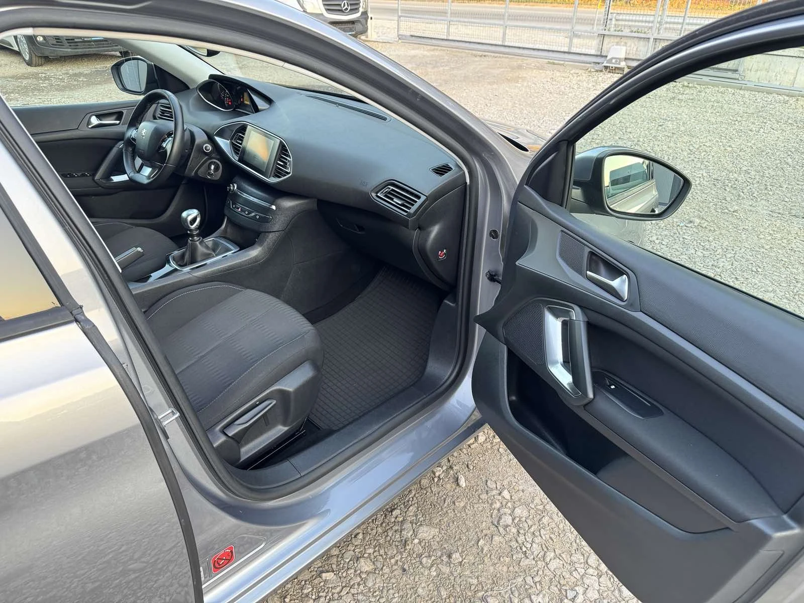Peugeot 308 1.6HDI* TOP* KLIMATRONIK, снимка 13 - Автомобили и джипове - 55292796