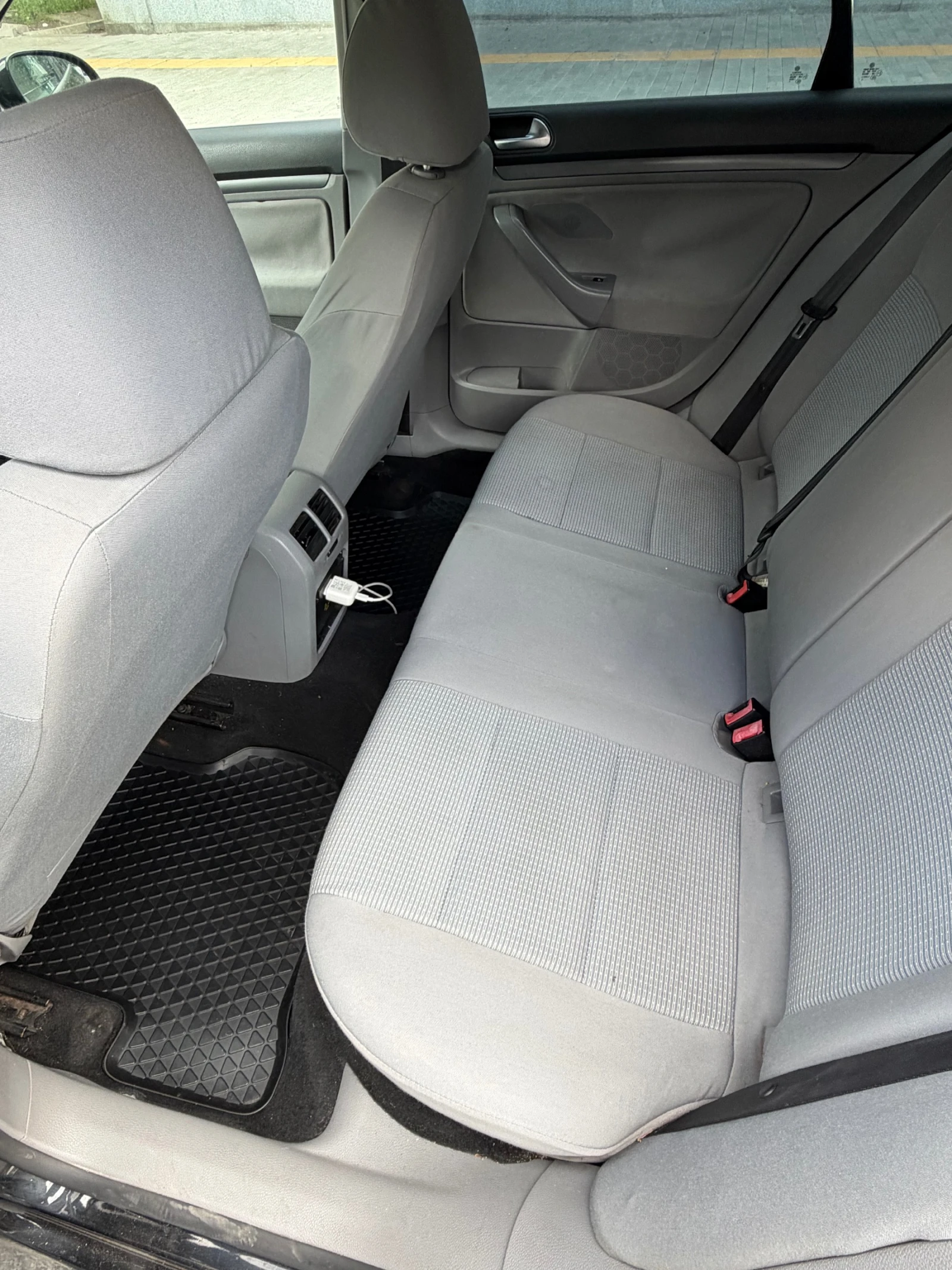 VW Jetta 1.6, снимка 3 - Автомобили и джипове - 55355296