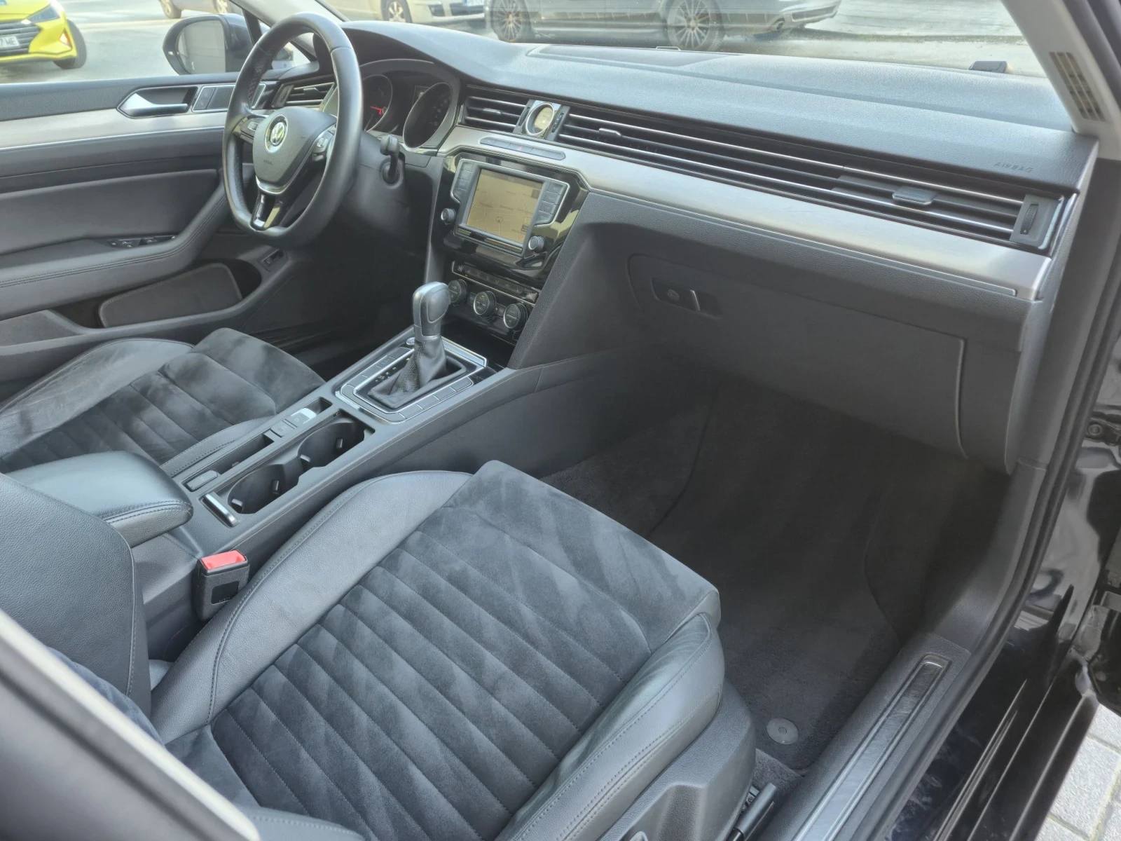 VW Passat 2.0 HightLine, снимка 10 - Автомобили и джипове - 55737530