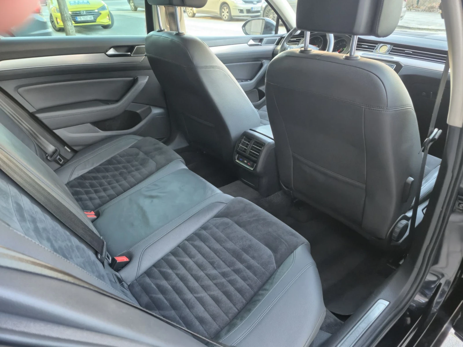 VW Passat 2.0 HightLine, снимка 12 - Автомобили и джипове - 55737530