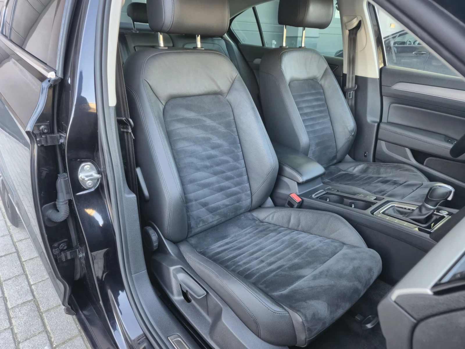 VW Passat 2.0 HightLine, снимка 11 - Автомобили и джипове - 55737530