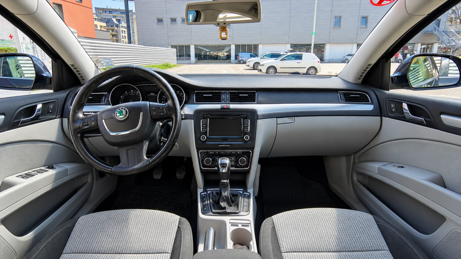 Skoda Superb 4x4 DSG TSI ОБСЛУЖЕНА, снимка 6 - Автомобили и джипове - 56270895