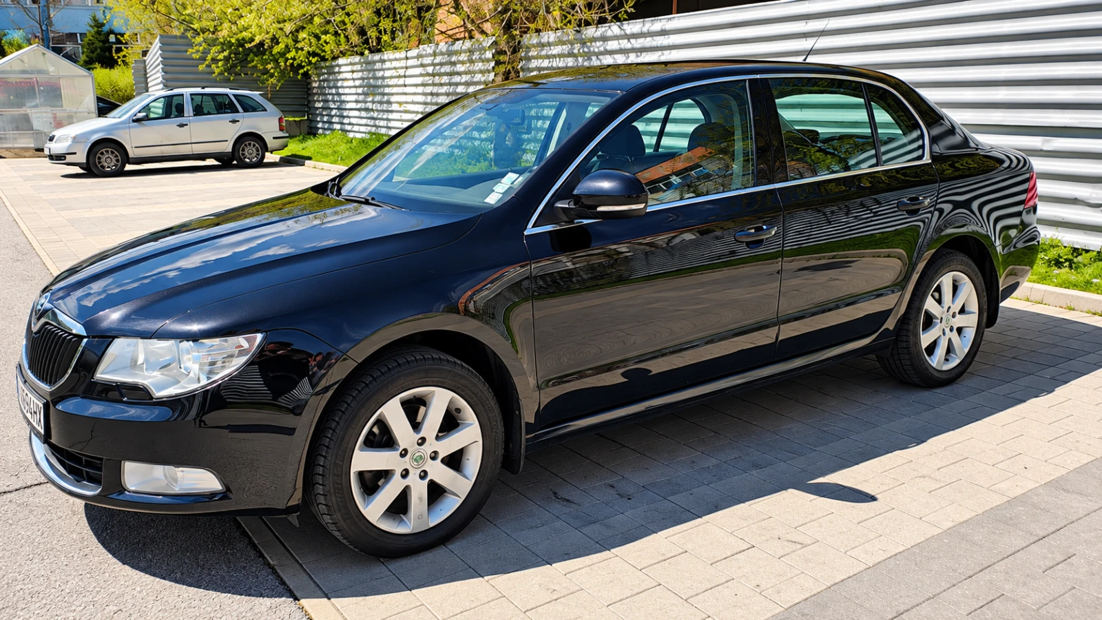 Skoda Superb 4x4 DSG TSI ОБСЛУЖЕНА, снимка 2 - Автомобили и джипове - 56270895