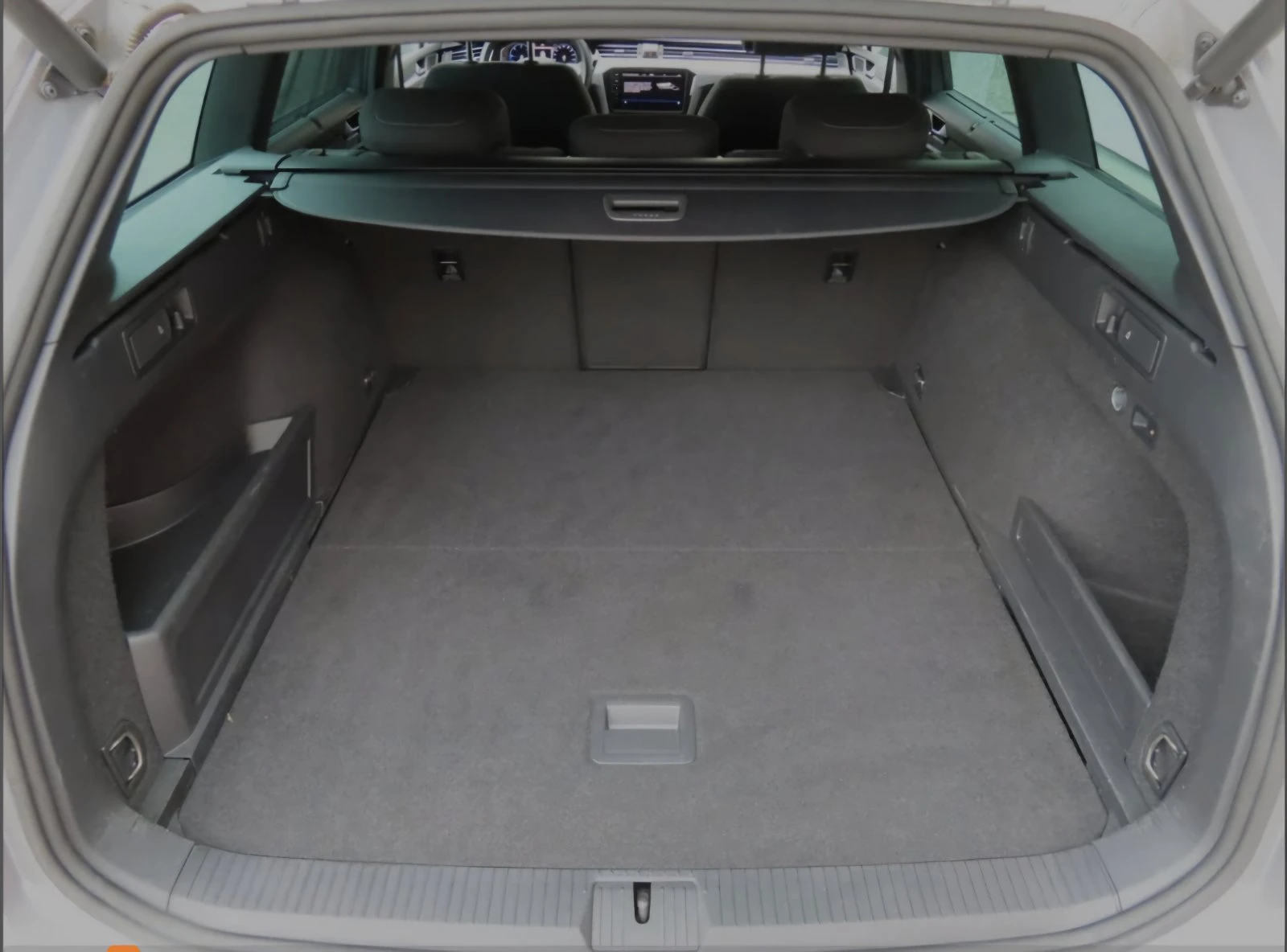 VW Passat 2.0 TDI, снимка 4 - Автомобили и джипове - 56279240