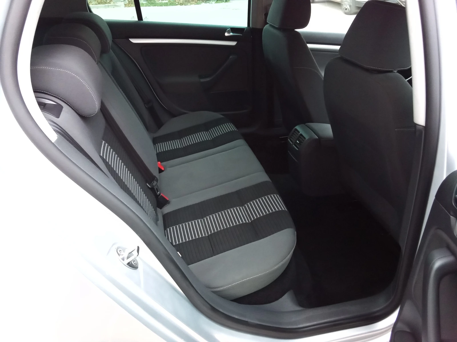 VW Golf 1.6i-102kc., снимка 13 - Автомобили и джипове - 56683243