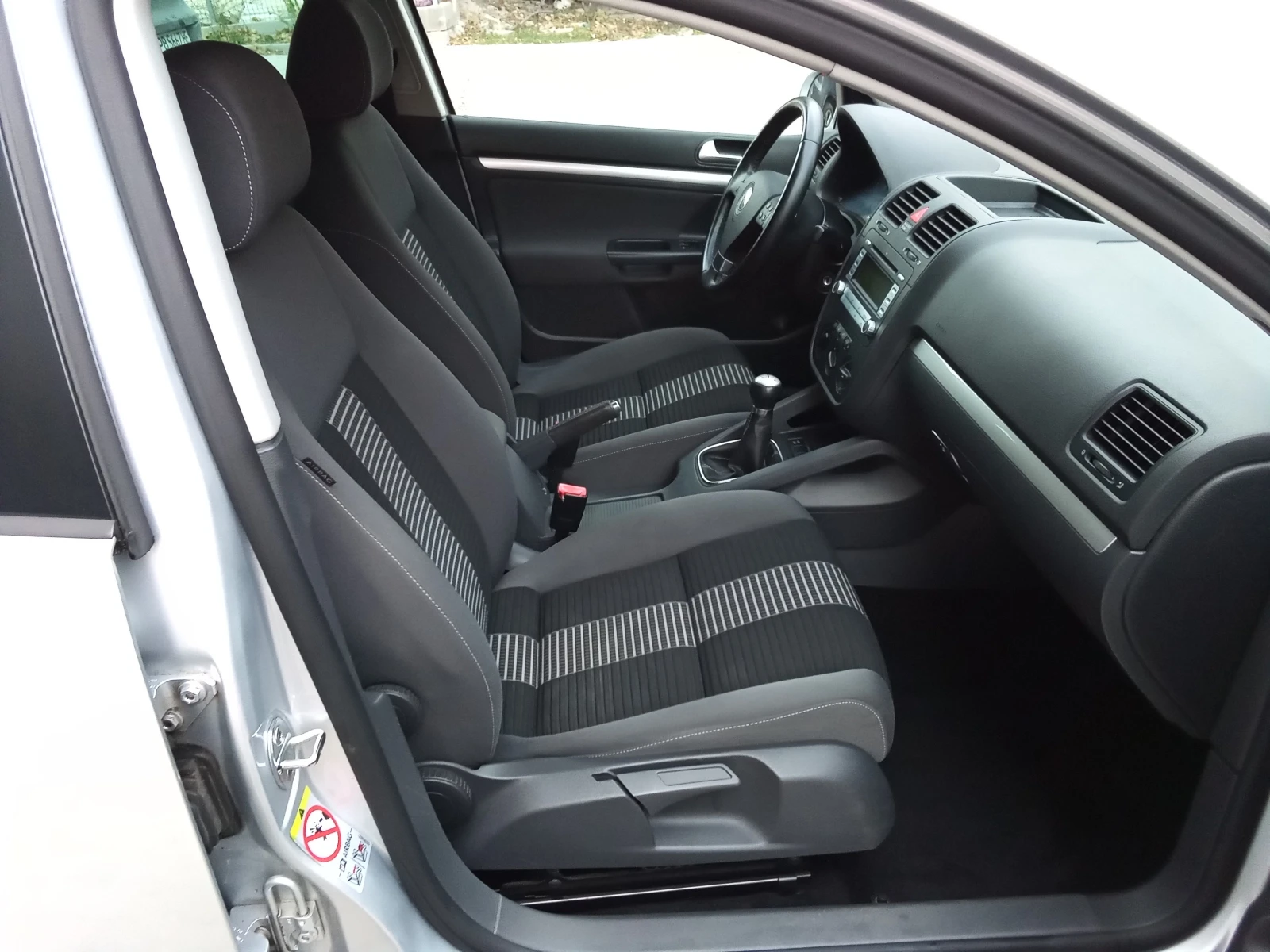 VW Golf 1.6i-102kc., снимка 11 - Автомобили и джипове - 56683243