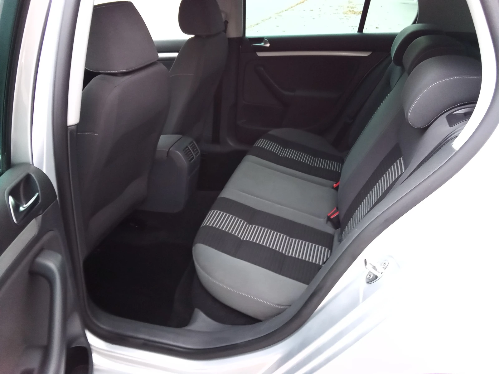 VW Golf 1.6i-102kc., снимка 12 - Автомобили и джипове - 56683243