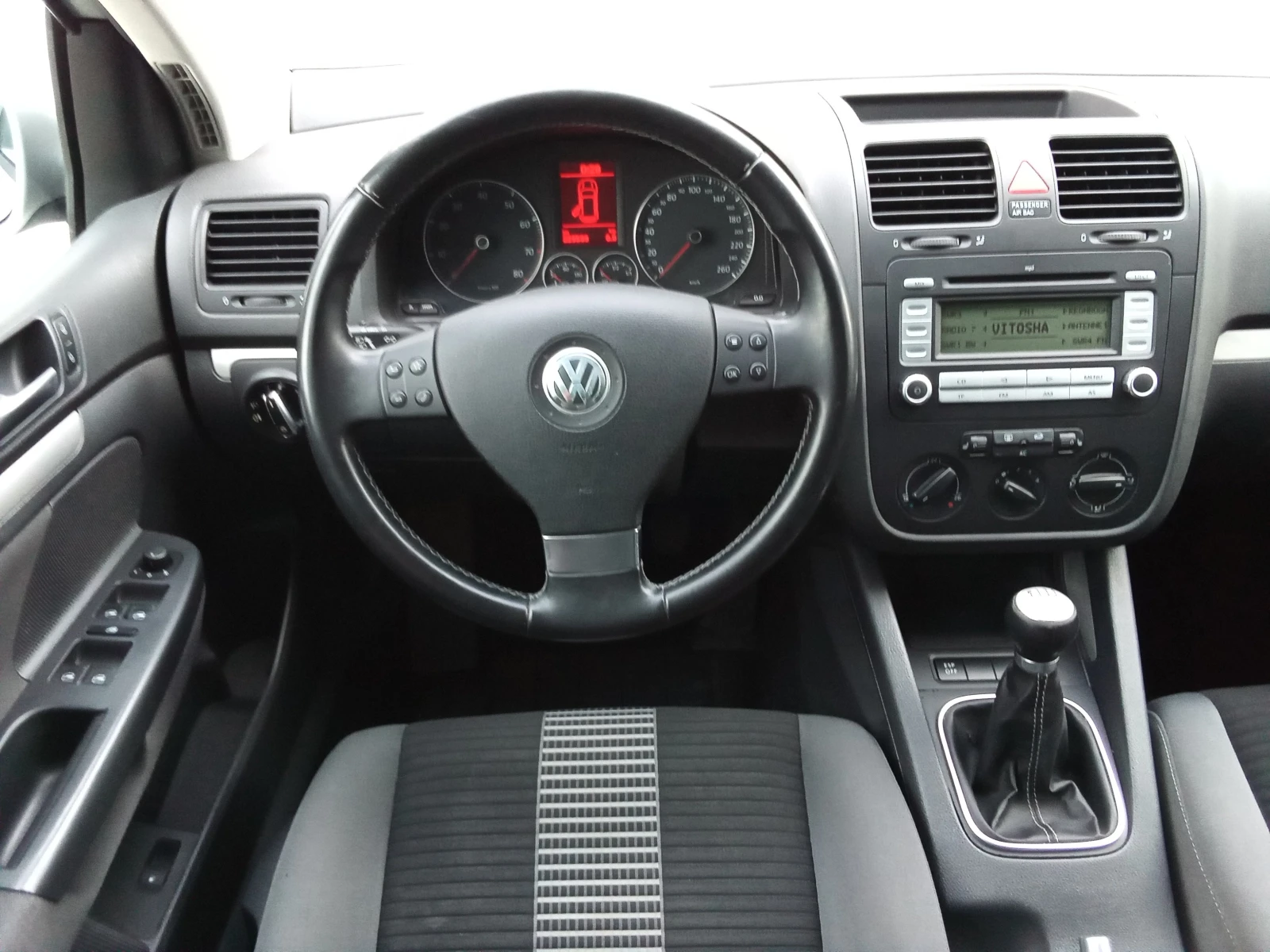 VW Golf 1.6i-102kc., снимка 9 - Автомобили и джипове - 56683243