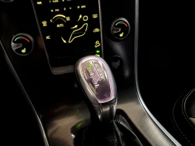 Volvo XC60 R Design* D5* 215Hp* 4x4* Xenon* Automat* Navi* , снимка 17