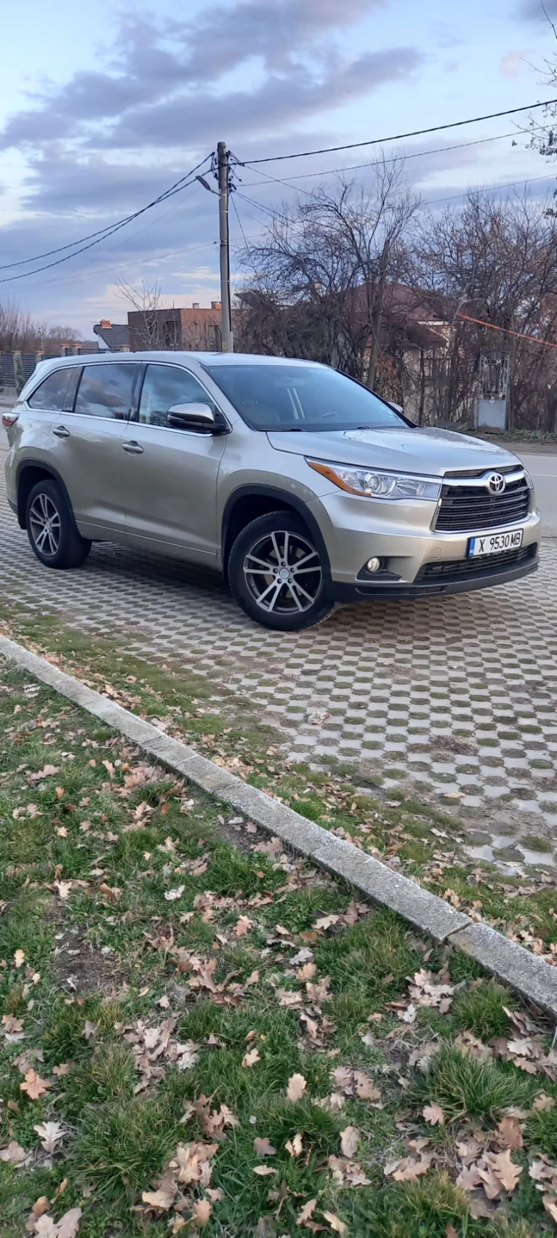 Toyota Highlander LE FWD 