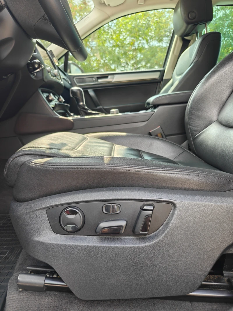 VW Touareg 3.0TDI V6 + ОПИСАНИЕ, снимка 9 - Автомобили и джипове - 53124430