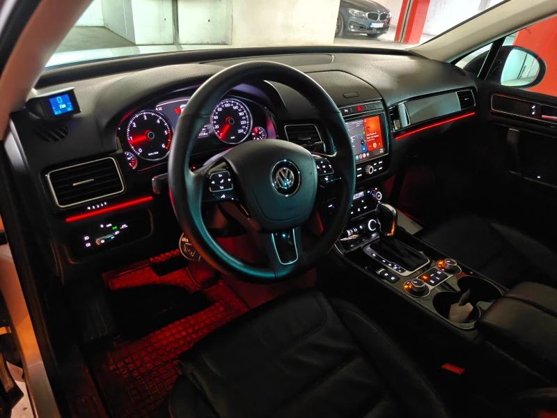 VW Touareg 3.0TDI V6 + ОПИСАНИЕ, снимка 14 - Автомобили и джипове - 53124430