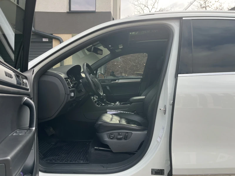 VW Touareg 3.0 TDI R-Line Off road Plus , снимка 6 - Автомобили и джипове - 53486484