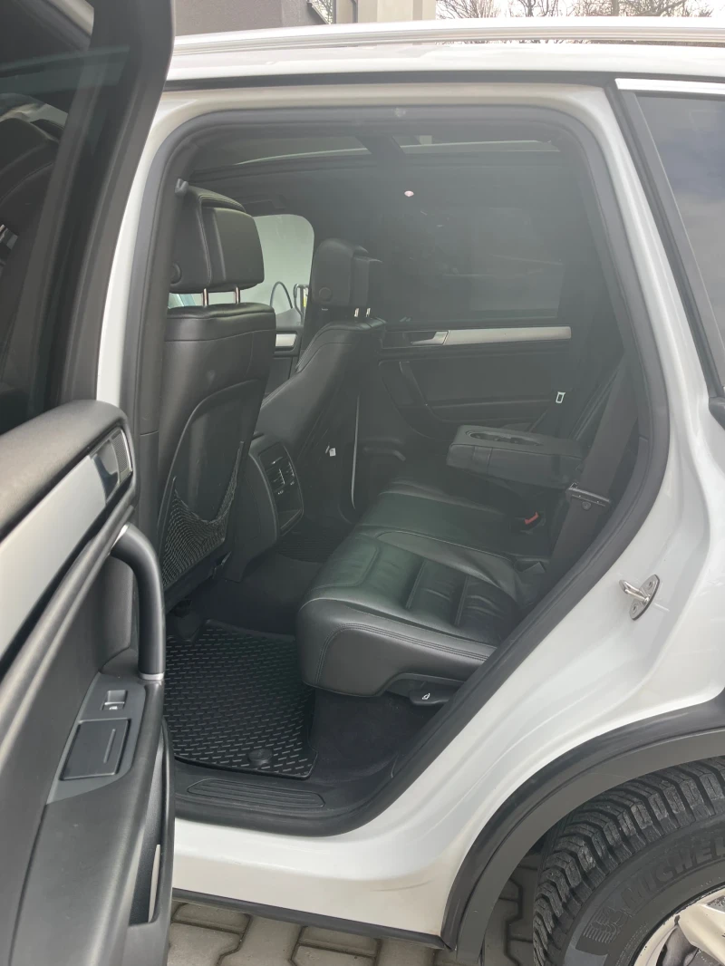 VW Touareg 3.0 TDI R-Line Off road Plus , снимка 8 - Автомобили и джипове - 53486484