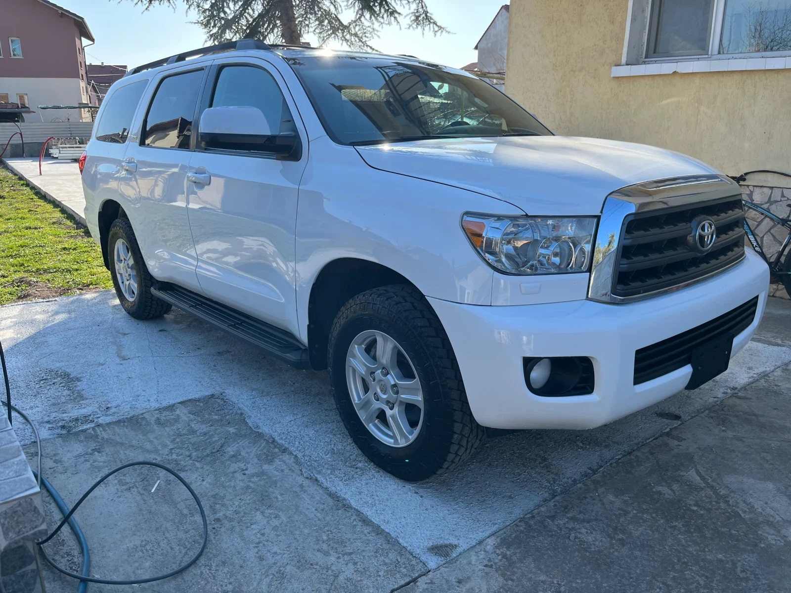 Toyota Sequoia 5.7 v8 4x4, снимка 2 - Автомобили и джипове - 53863912