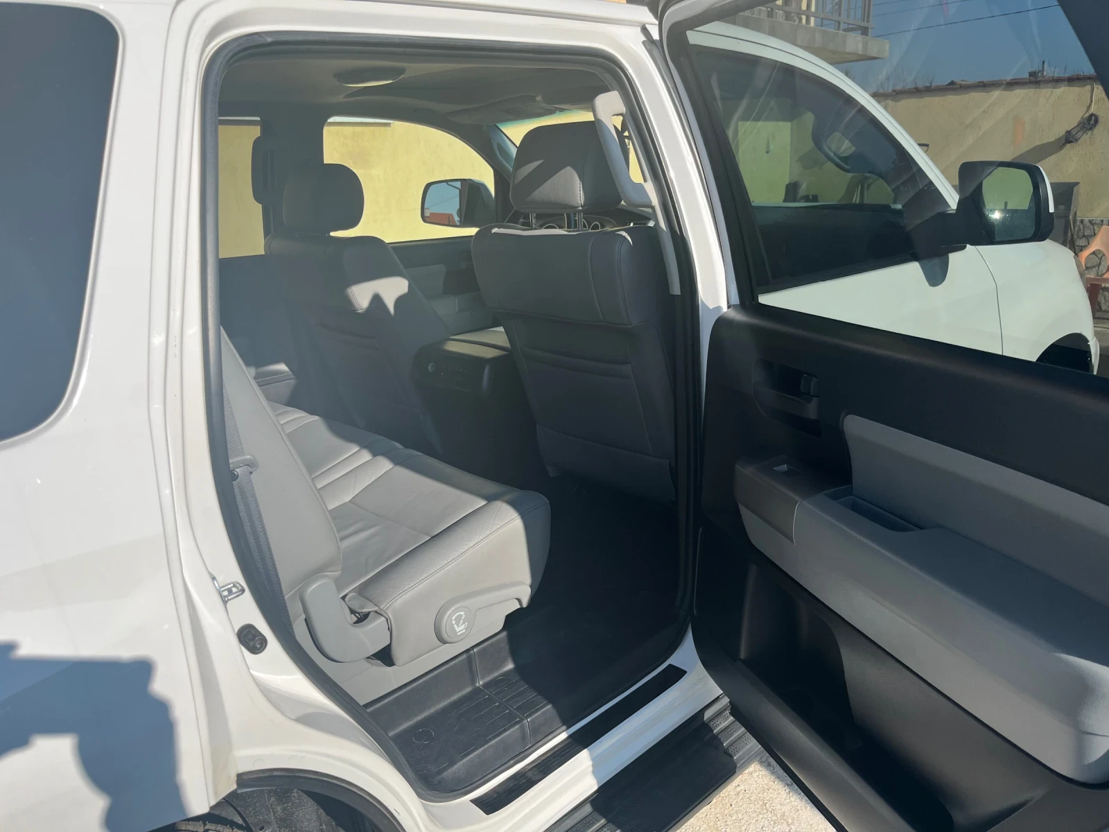 Toyota Sequoia 5.7 v8 4x4, снимка 16 - Автомобили и джипове - 53863912