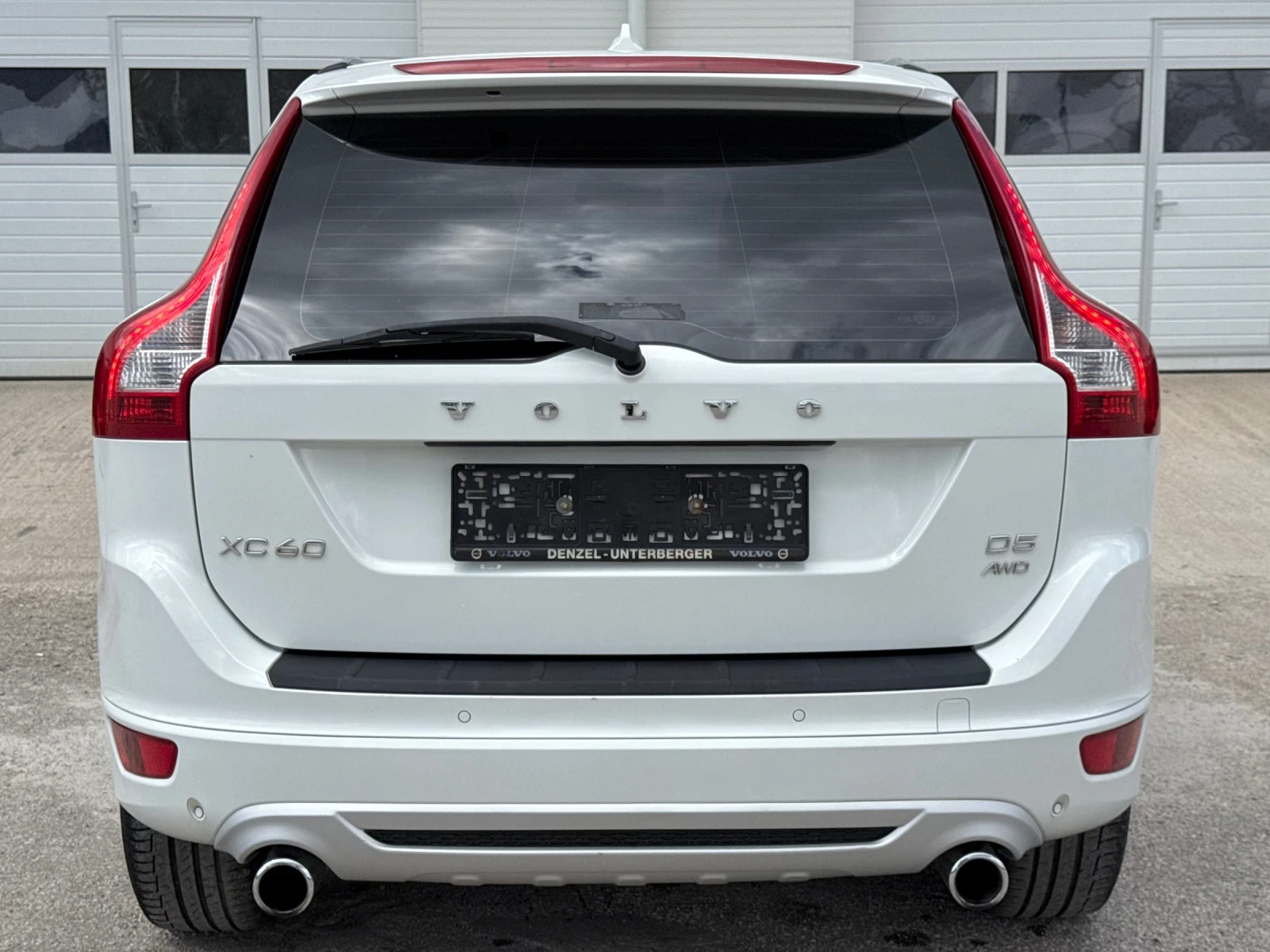 Volvo XC60 R Design* D5* 215Hp* 4x4* Xenon* Automat* Navi* , снимка 3 - Автомобили и джипове - 53989225