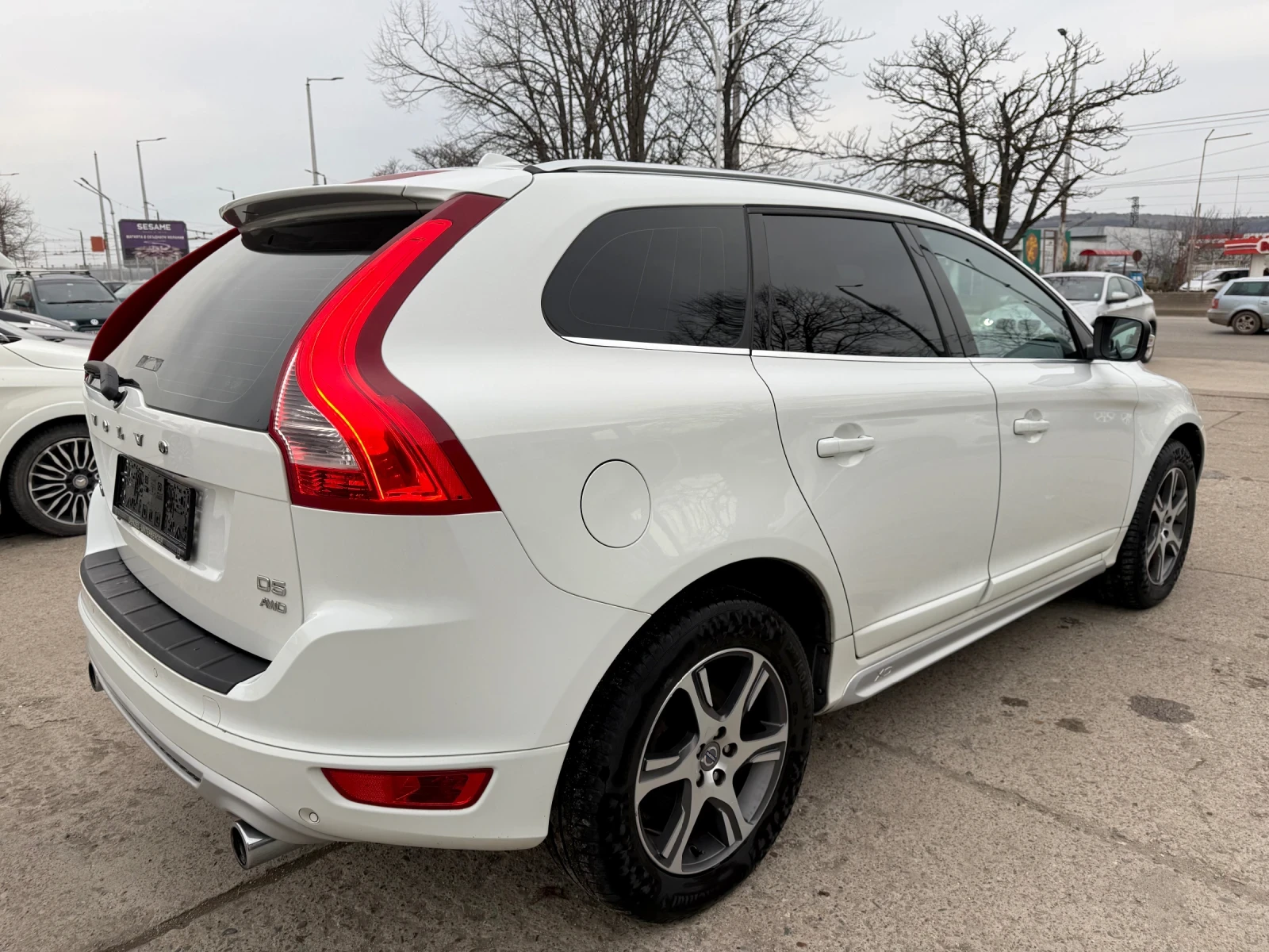 Volvo XC60 R Design* D5* 215Hp* 4x4* Xenon* Automat* Navi* , снимка 4 - Автомобили и джипове - 53989225