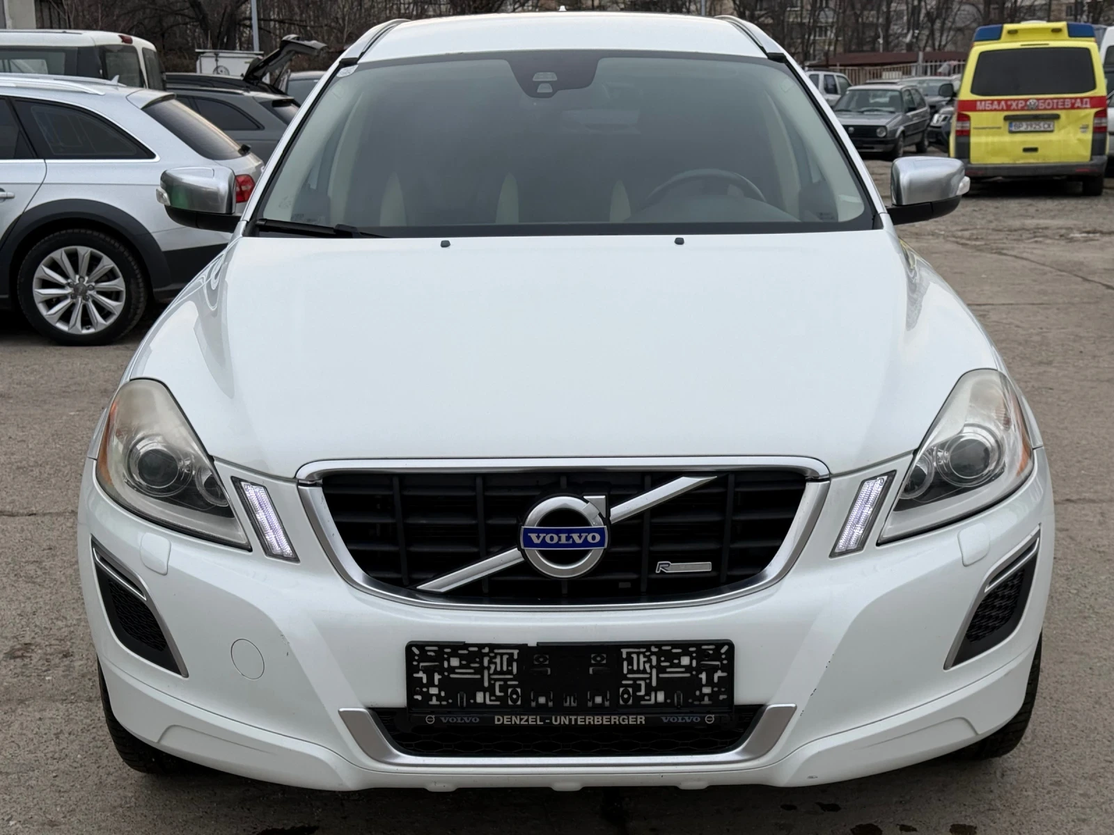 Volvo XC60 R Design* D5* 215Hp* 4x4* Xenon* Automat* Navi* , снимка 6 - Автомобили и джипове - 53989225