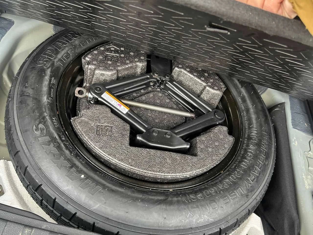 Toyota Rav4 Hybrid XSE  CARFAX, снимка 12 - Автомобили и джипове - 54255730